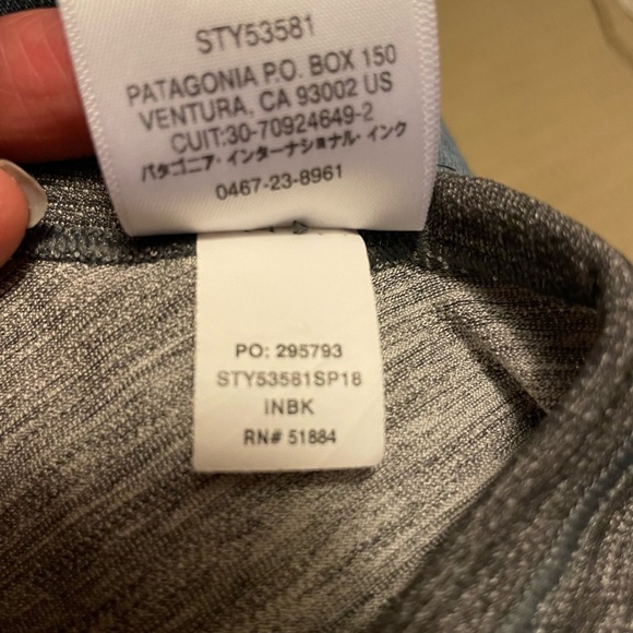 Patagonia Women’s Tank Top Large Gray Striped - Picture 6 of 8